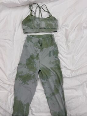 ECHT Olive Green & Light Gray Tie-Dye Sports Bra and Leggings Set